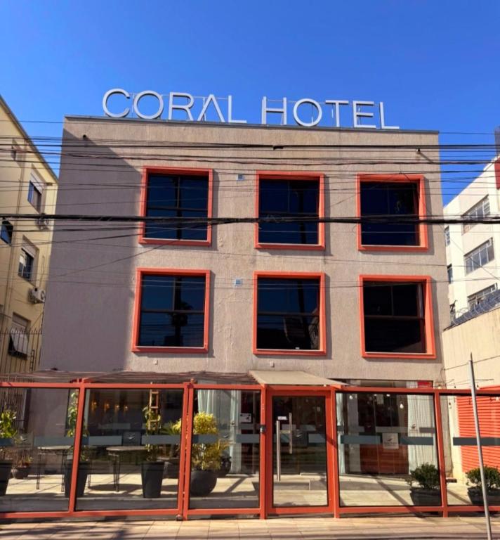 a building with a sign that reads central hotel at Coral Express próximo ao Parque Harmonia e Beira Rio in Porto Alegre