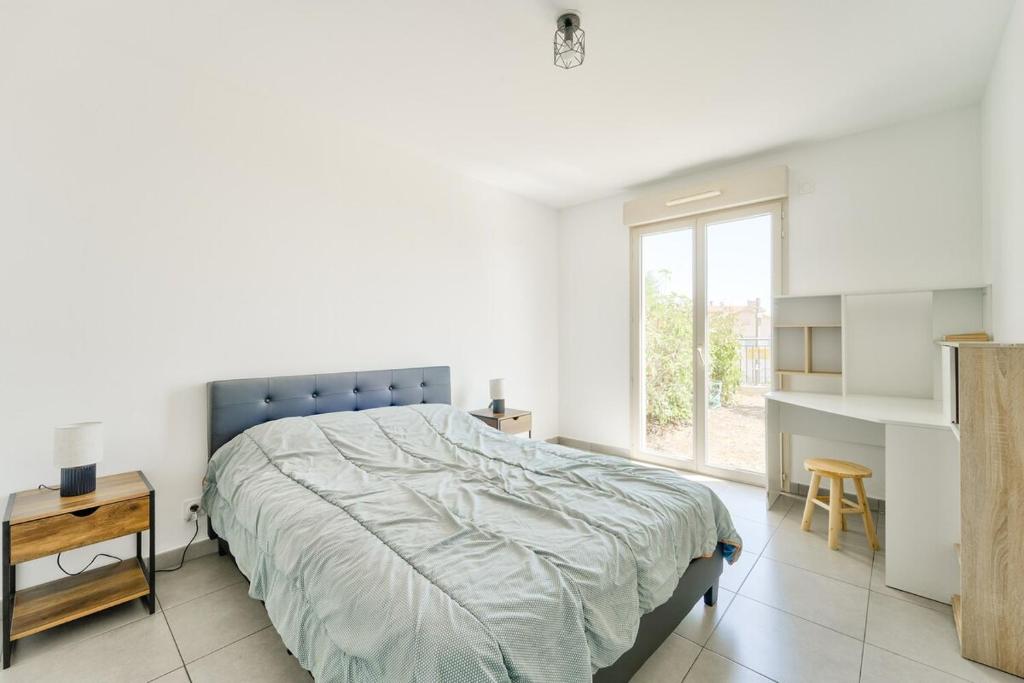 Lovely 1BR with garden, private parking & Sea View