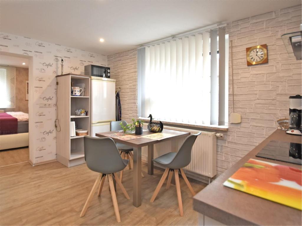 a kitchen with a table and chairs in a room at Bright Garden Apartment Retreat in Friedrichroda