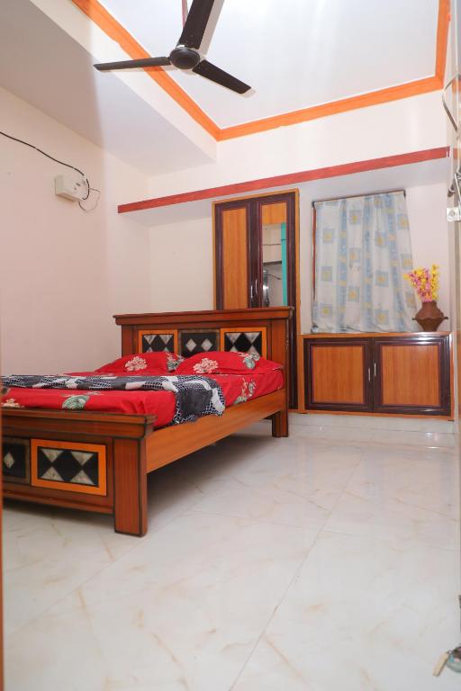 Postel nebo postele na pokoji v ubytování Bhudeve Stay Home