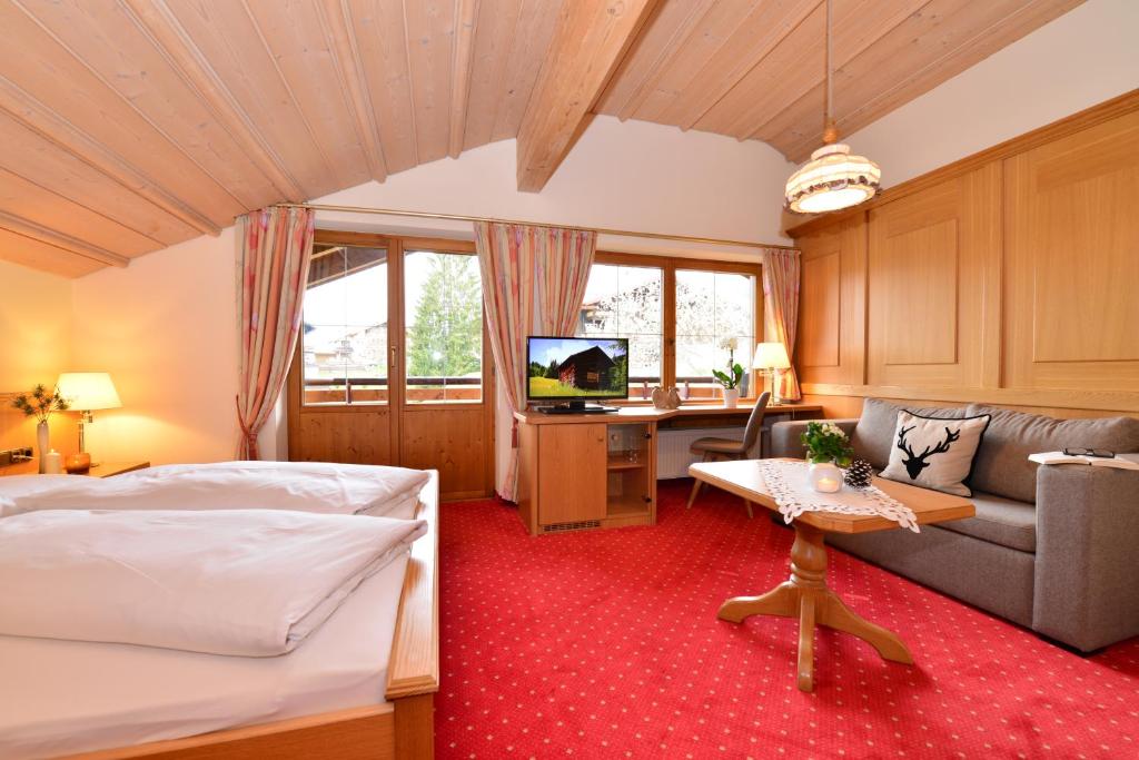 Postel nebo postele na pokoji v ubytování Hotel Jagdhof
