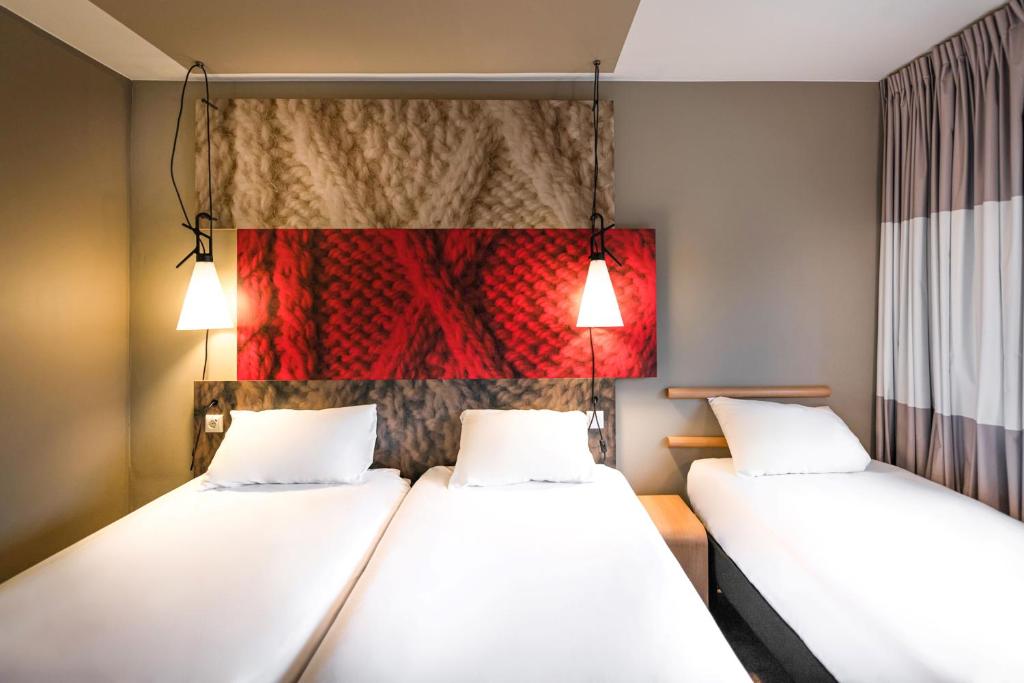 ibis Amsterdam Centre photo