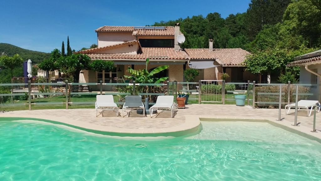 Swimmingpoolen hos eller tæt på Les Hauts de Cabanoule Générargues