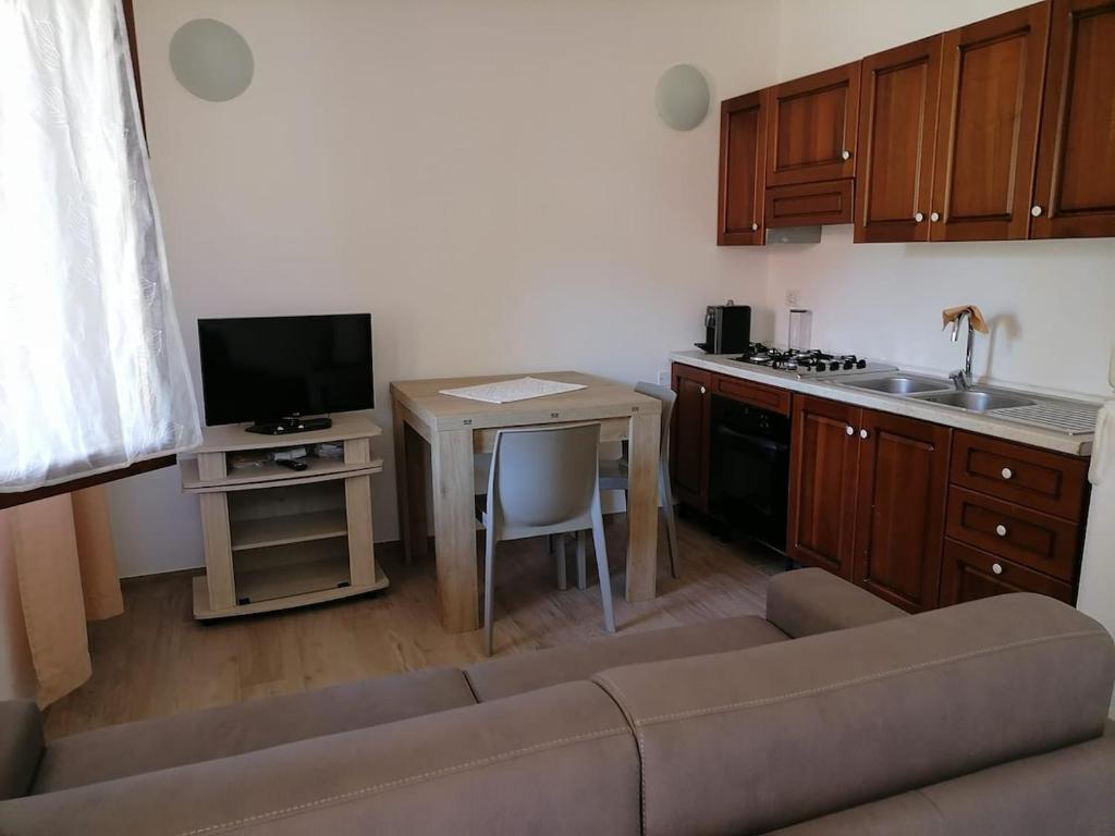 Η κουζίνα ή μικρή κουζίνα στο Appartamento Cala Sinzias