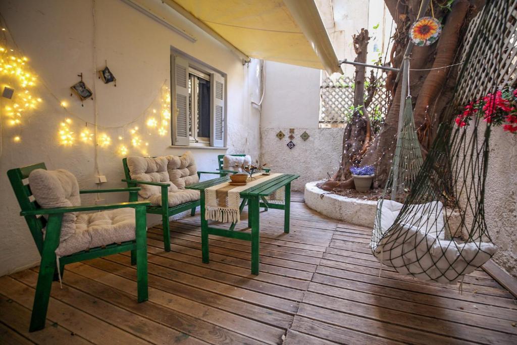 Garden-Level Apartment with Private Courtyard - Kolonaki