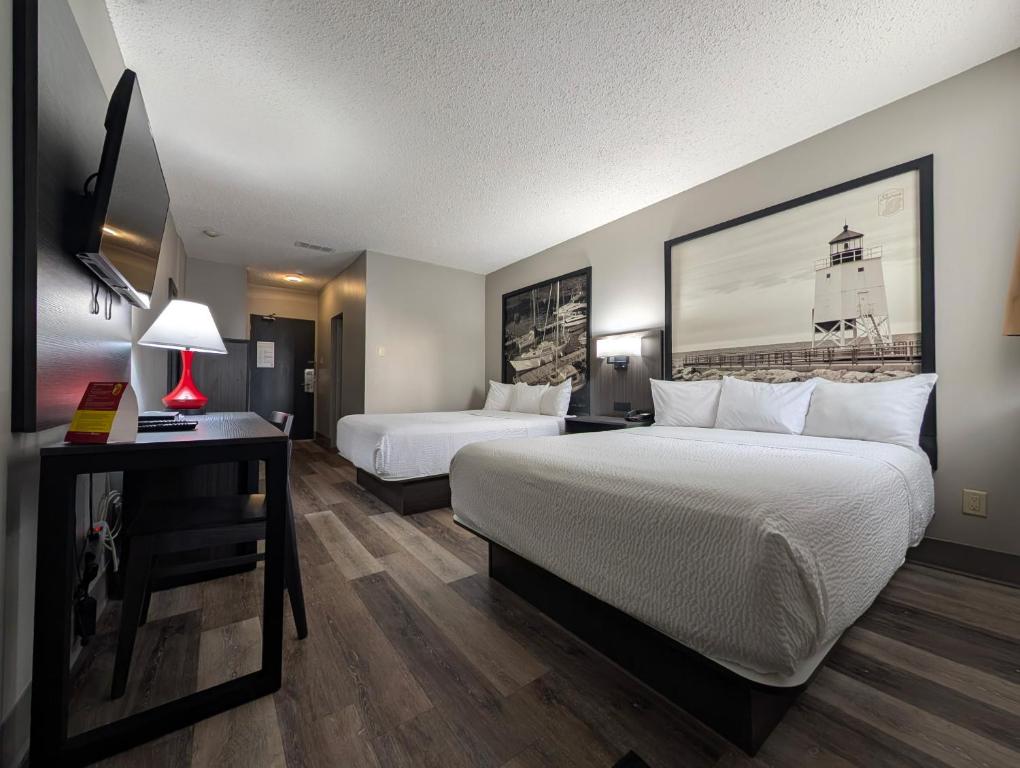 Super 8 by Wyndham Thunder Bay - Habitación Queen Con Dos Camas Queen - Planta Baja / No Fumadores