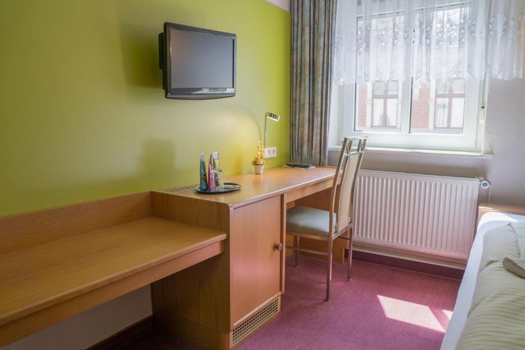 TV a/nebo společenská místnost v ubytování Hotel zur Post in Wurzen