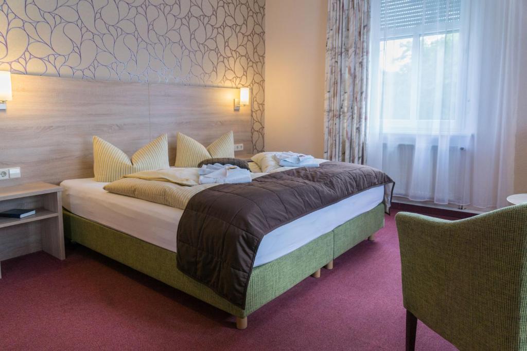 Postel nebo postele na pokoji v ubytování Hotel zur Post in Wurzen