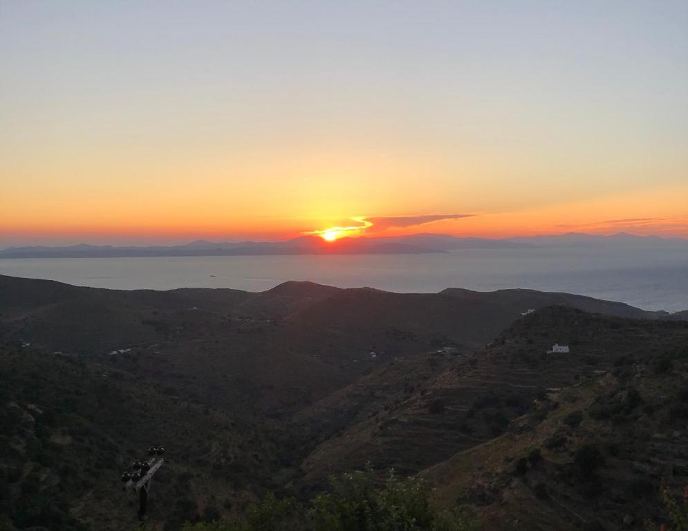 Φωτογραφία από το άλμπουμ του Pasithea Sunset Kea σε Ιουλίδα