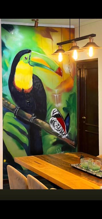 a painting of a bird on a wall at Casa amplia en Costanera in Posadas