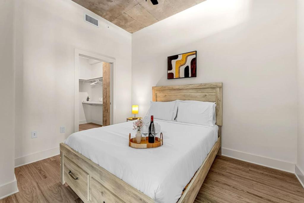 En eller flere senge i et værelse på Channelside - Near Everything in Tampa! Ybor DT