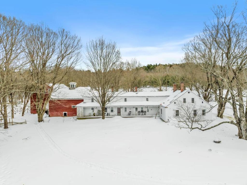 1BR on Historic Working Horse Farm v zimě