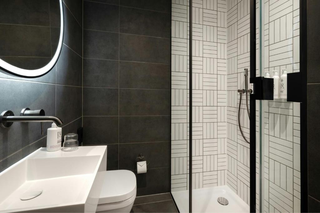 Moxy London Piccadilly Circus - Resim 5