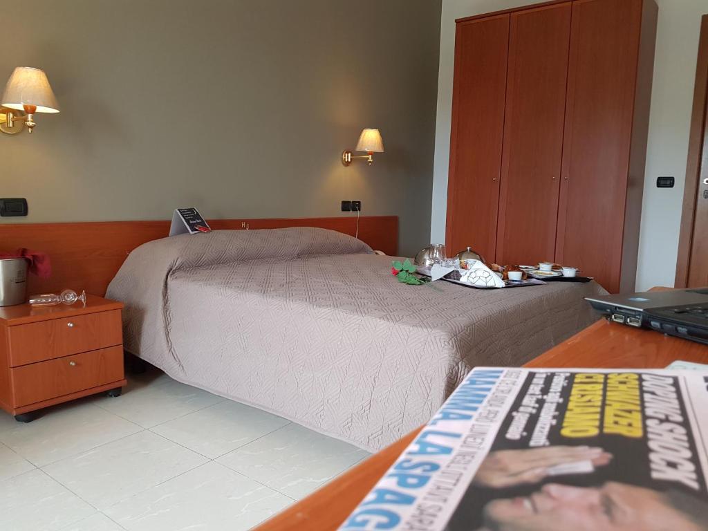Hotel Joy - Deluxe Triple Room