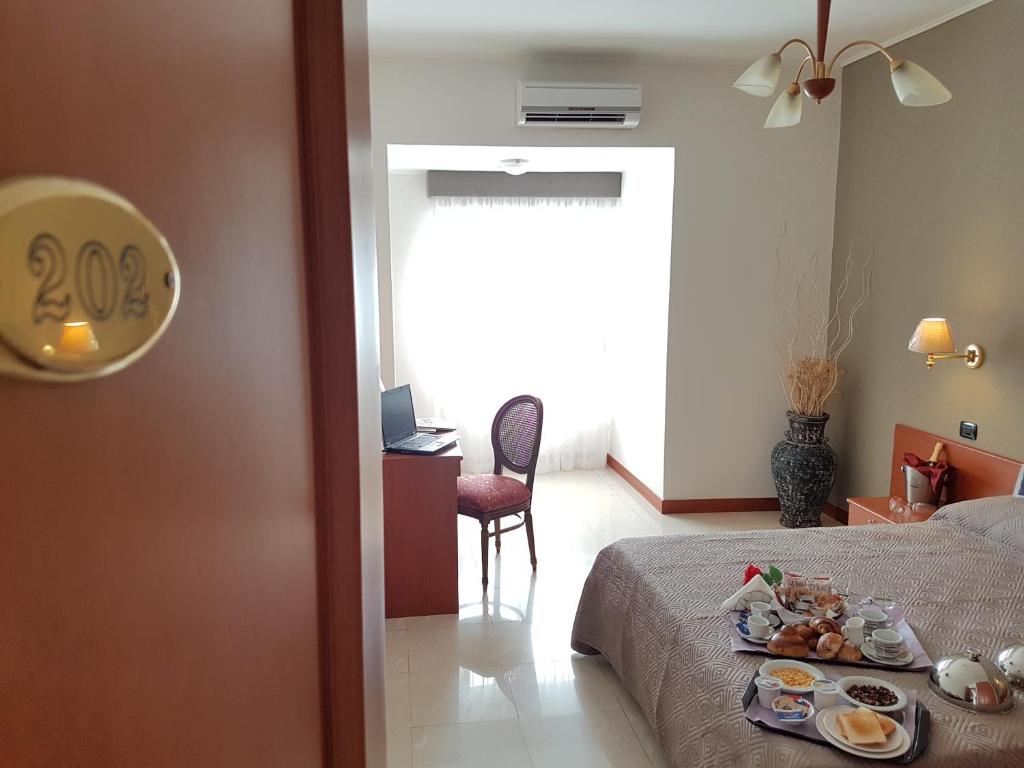 Hotel Joy - Deluxe Quadruple Room