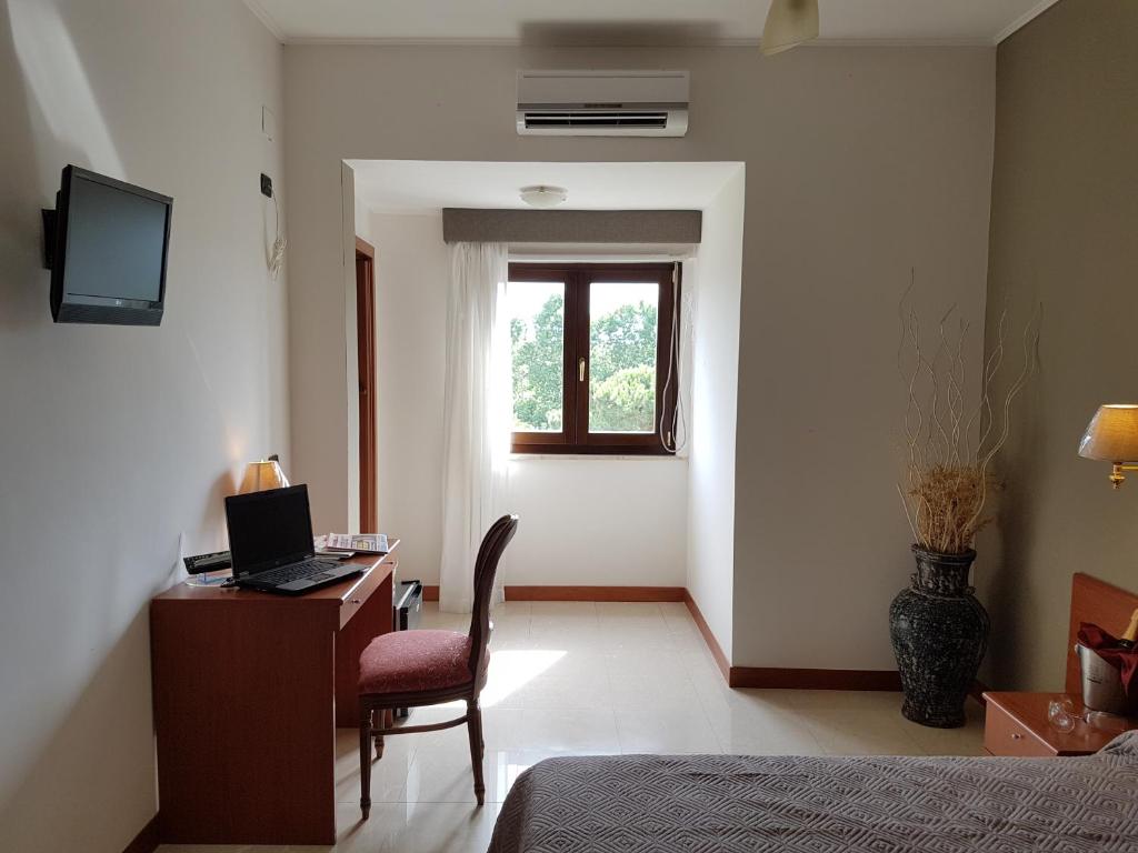 Hotel Joy - Deluxe Double Room