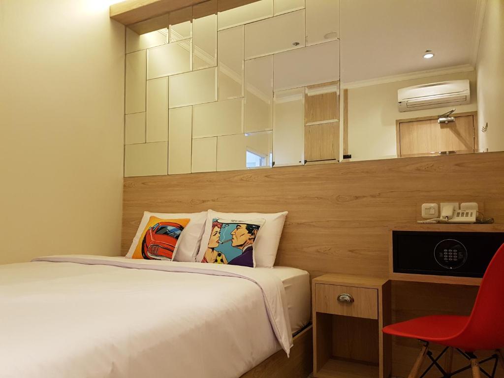 Postel nebo postele na pokoji v ubytování Bold Hotel Jakarta