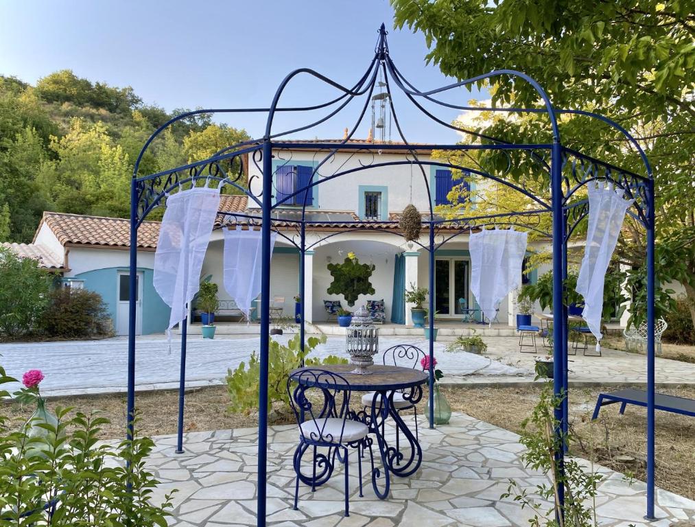 Το κτήριο όπου στεγάζεται  το bed & breakfast