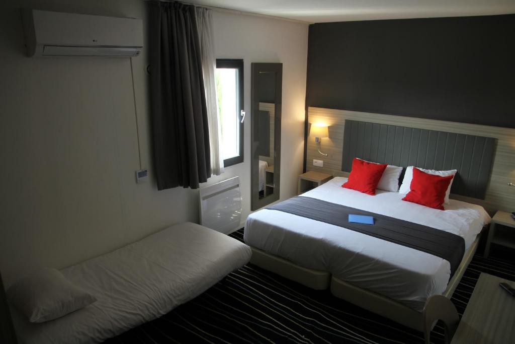 The Originals City, Marne-la-Vallée Est, Meaux ,GLASSY HOTEL - Habitación Triple Estándar