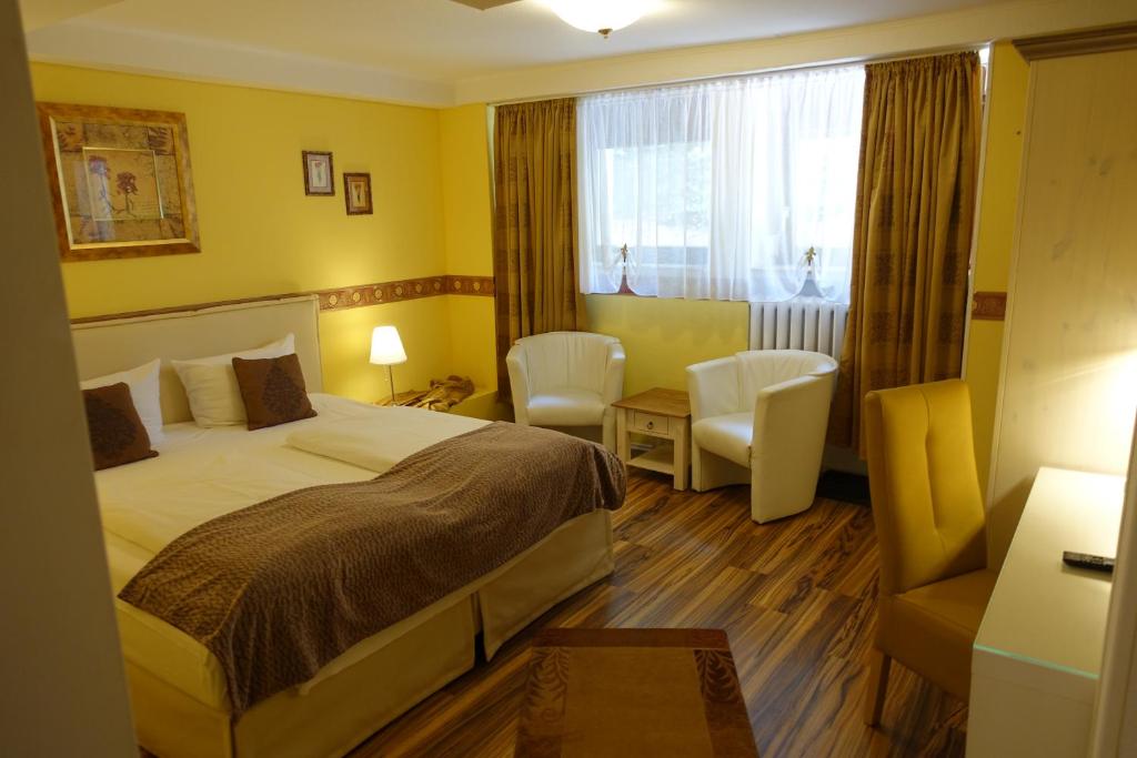 Postel nebo postele na pokoji v ubytování Hotel Villa Konstanz