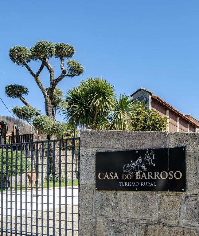 a sign for the casa do baracco behind a fence at Casa do Barroso - Casa Mãe in Cabeceiras de Basto