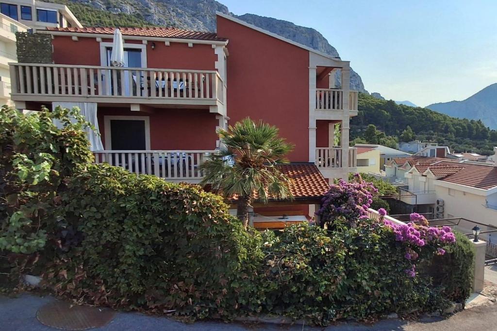 Apartments with parking space Duce - Omis - 23509