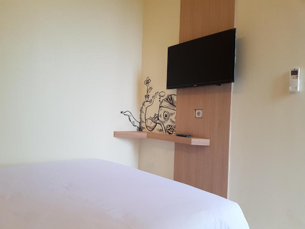 TV a/nebo společenská místnost v ubytování Bold Hotel Jakarta