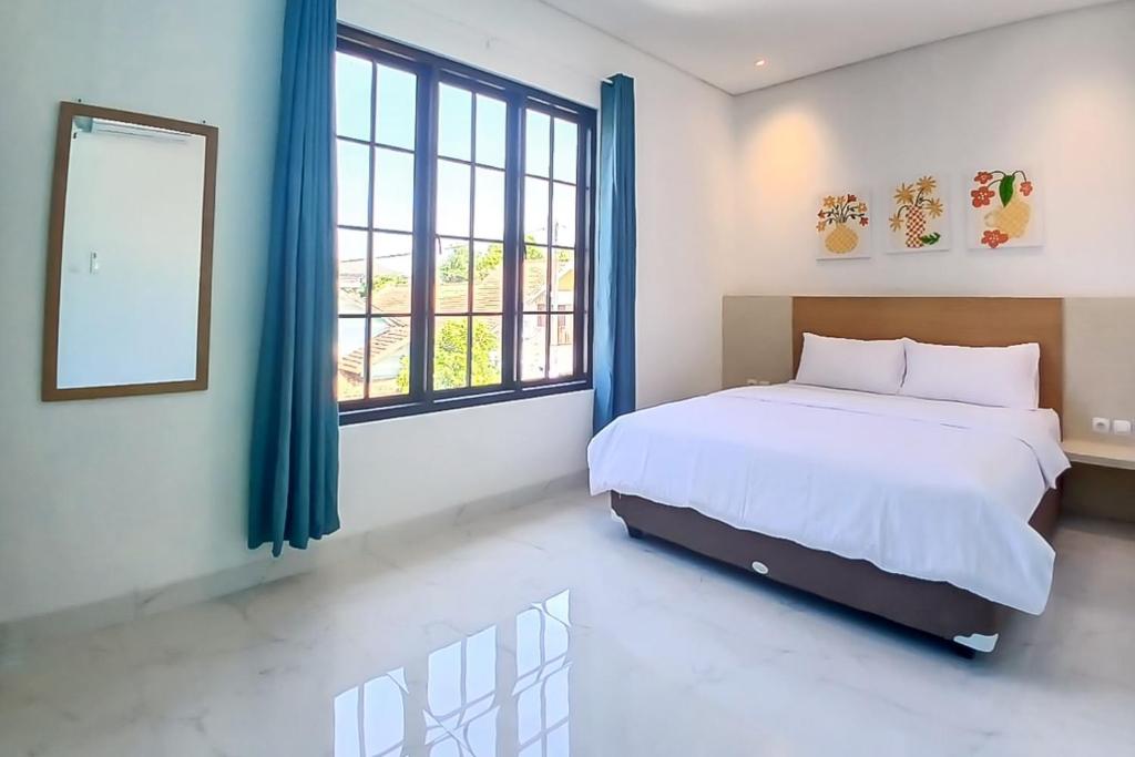 Кровать или кровати в номере Happy Living Syariah near Stasiun Klaten Mitra RedDoorz