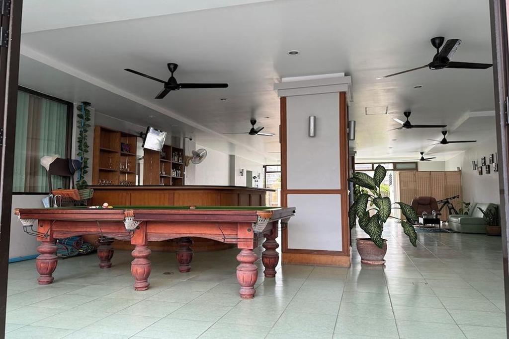 Emerald Hotel Chonburi - Resim 13