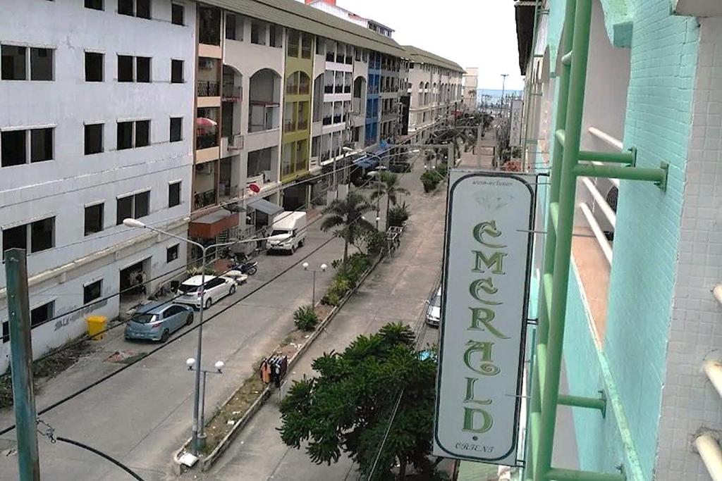 Emerald Hotel Chonburi - Resim 22