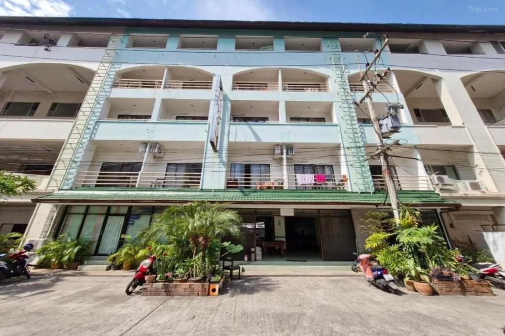 Emerald Hotel Chonburi - Resim 6