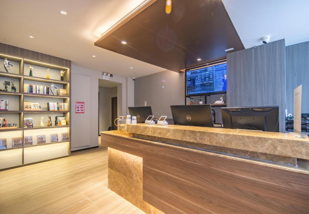 Μια τηλεόραση ή/και κέντρο ψυχαγωγίας στο Hanting Hotel Shenzhen Huaqiang North Science Museum Subway Station