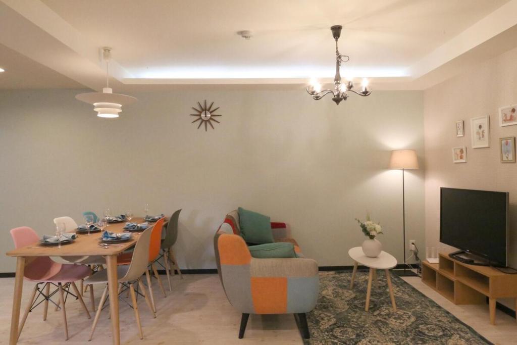 Easy Access to Ikebukuro Only 2 Stops and Stay Up To 8 N201