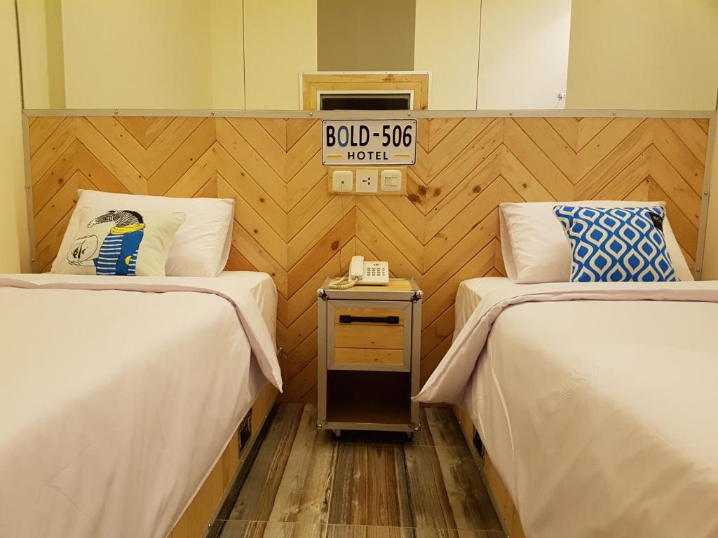 Postel nebo postele na pokoji v ubytování Bold Hotel Jakarta