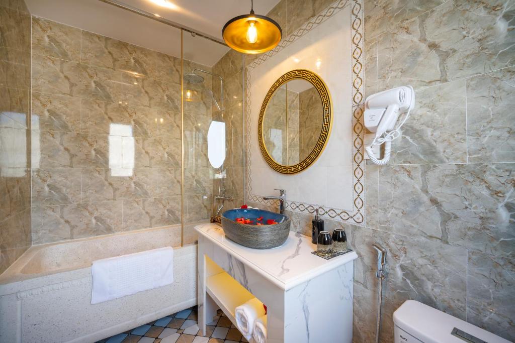 Essence Double/Twin Room, Balcony with Limited View