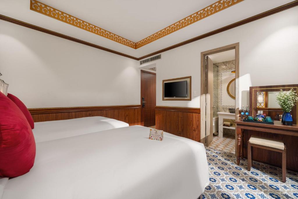 Executive Double/Twin Room, Balcony with Pool View