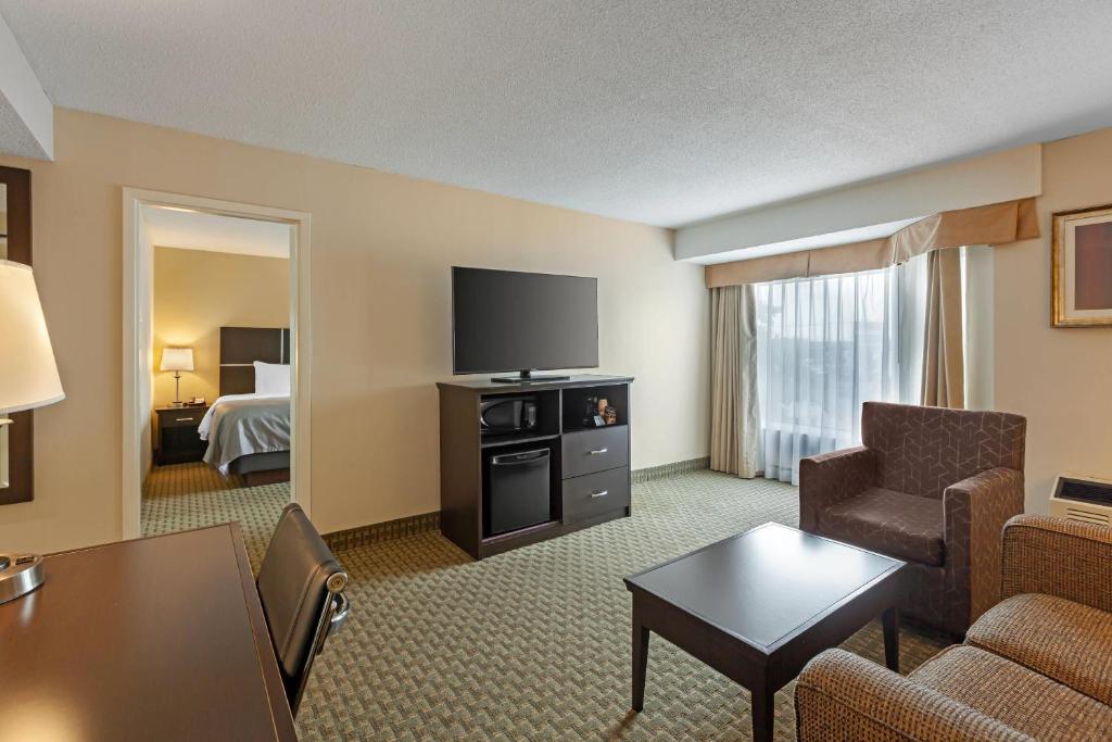Quality Inn & Suites photo