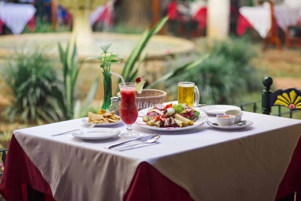 Comida en o cerca de este hotel