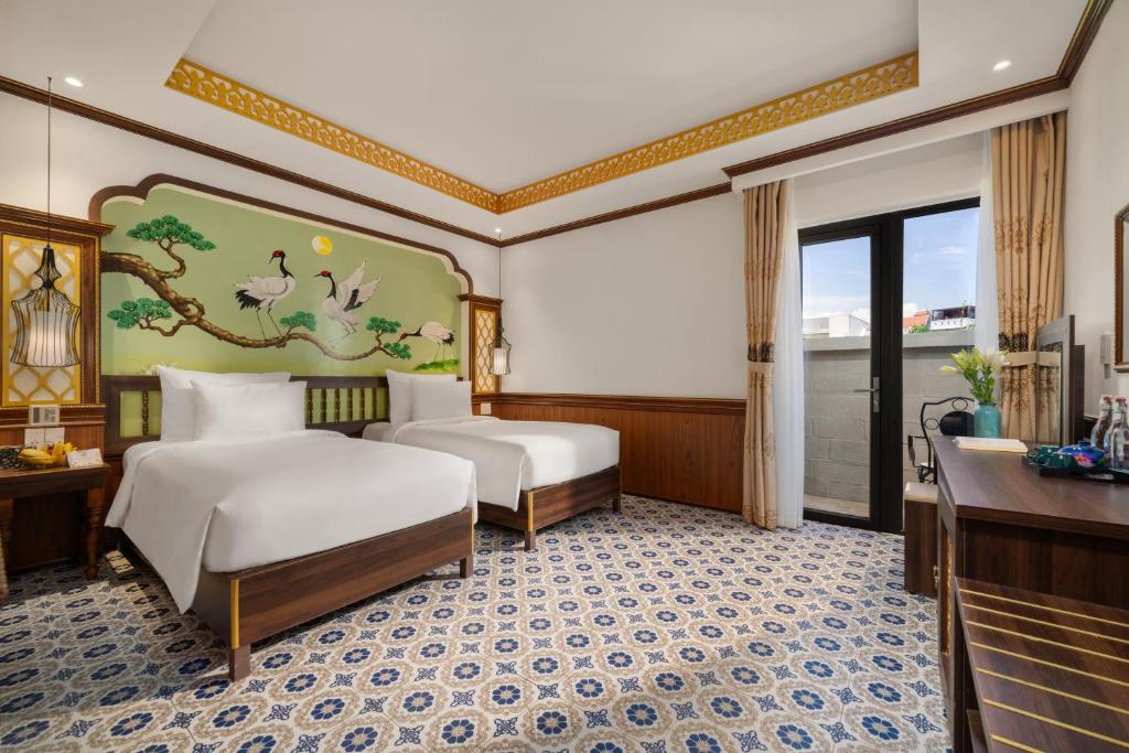 Two-Bedroom Suite, Balcony with Neighbor View