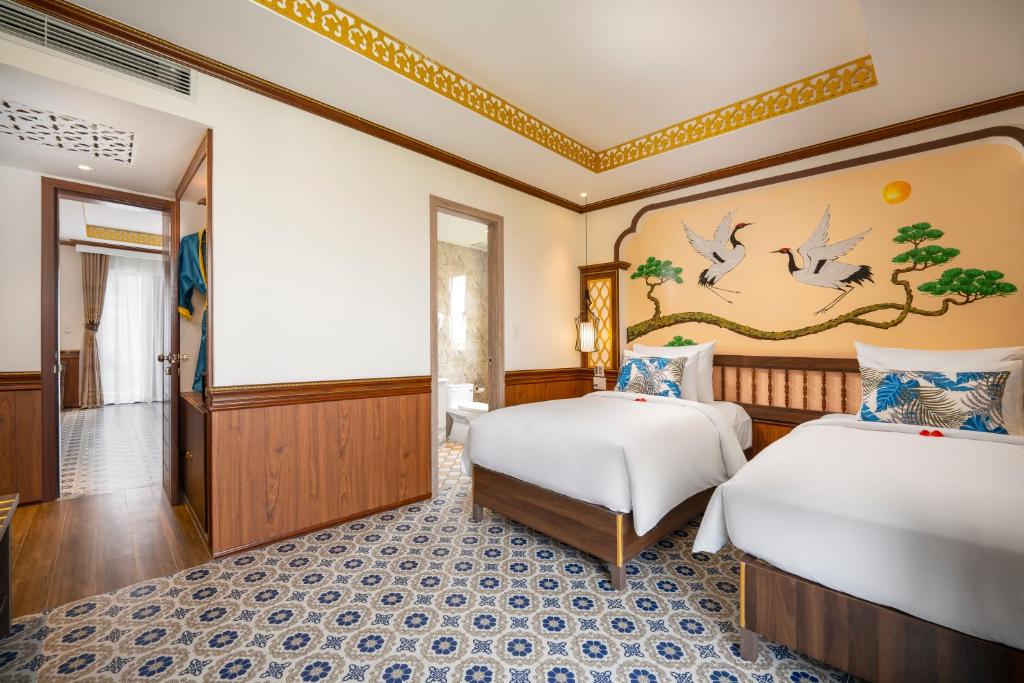 Two-Bedroom Suite, Balcony with Neighbor View