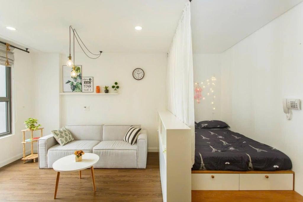 En eller flere senge i et værelse på Tan son nhat airport Studio