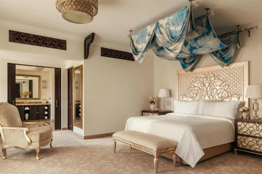 Arabian Court Prince Suite - includes DRIFT Beach Club Access, Host Service, Waterpark Access