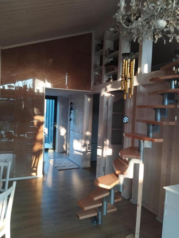 a room with a spiral staircase and wooden floors at Namelis soduose in Akademija