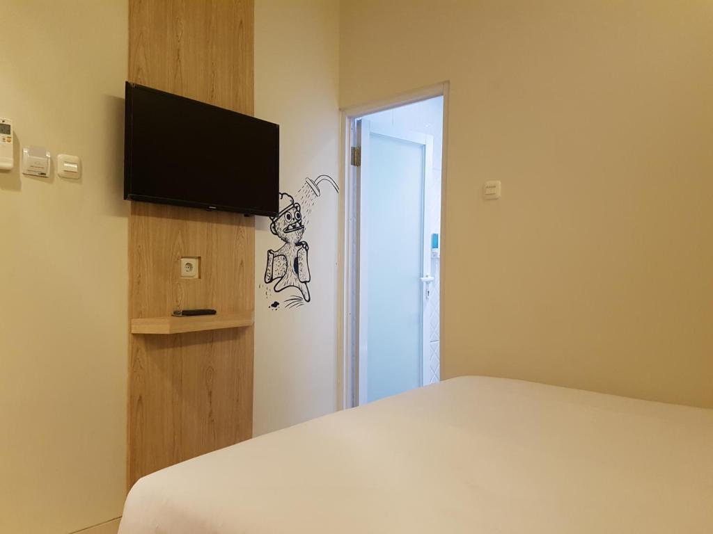 TV a/nebo společenská místnost v ubytování Bold Hotel Jakarta