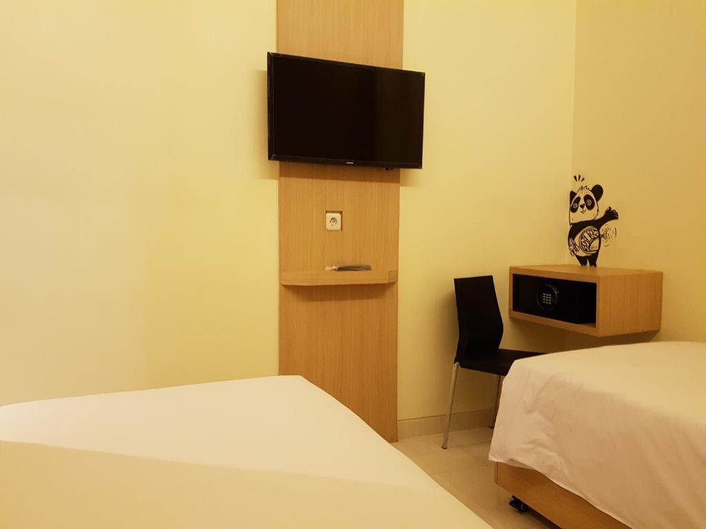 TV a/nebo společenská místnost v ubytování Bold Hotel Jakarta