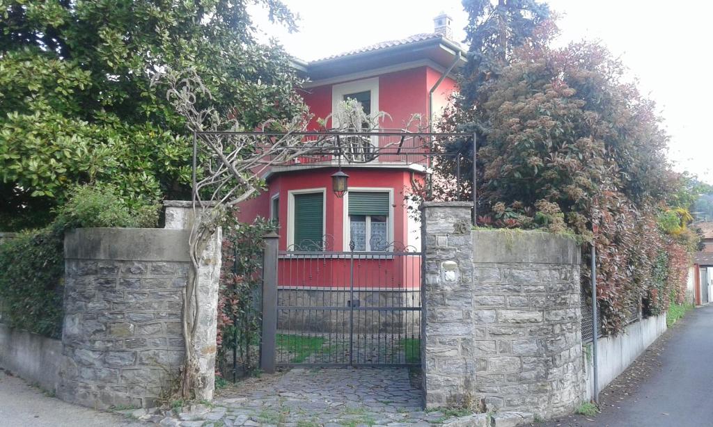 Budova, v ktorej sa dovolenkový dom nachádza