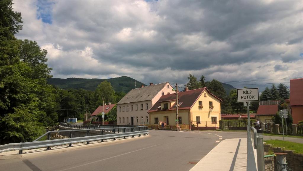 Nespecifikovaný výhled na hory nebo výhled na hory při pohledu z apartmánu