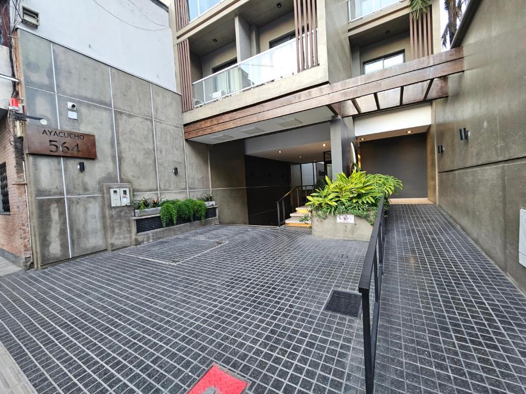 Το κτήριο όπου στεγάζεται  το διαμέρισμα