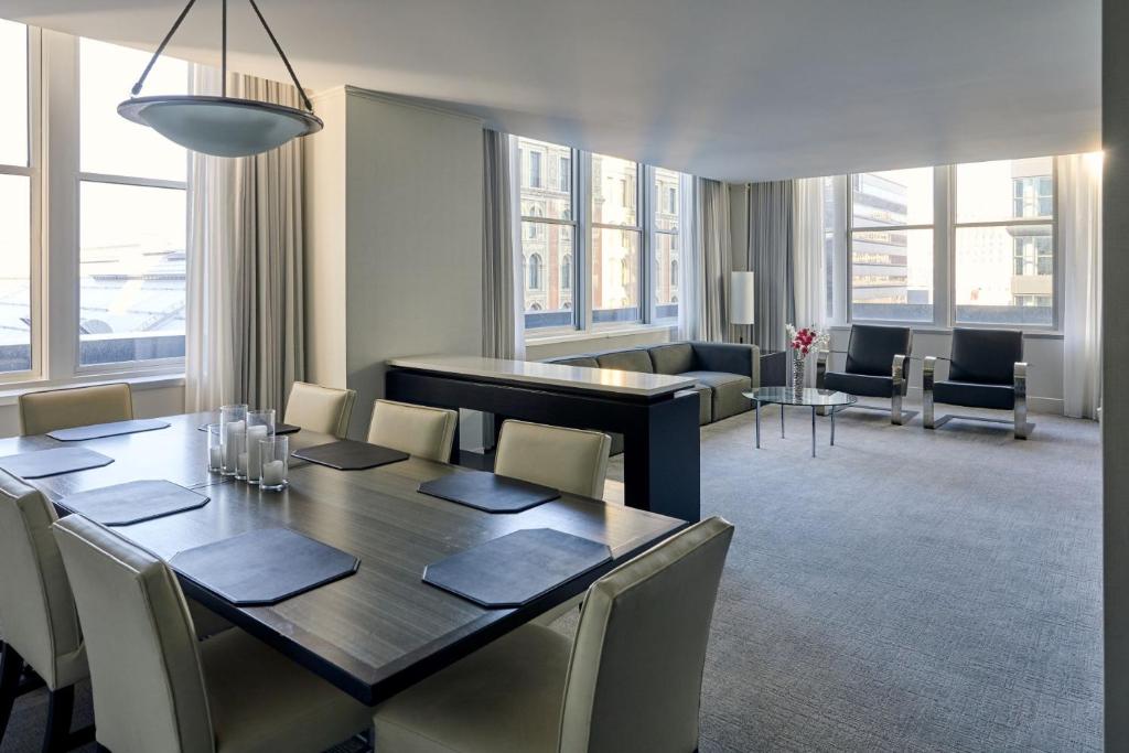 Loews Philadelphia Hotel - 