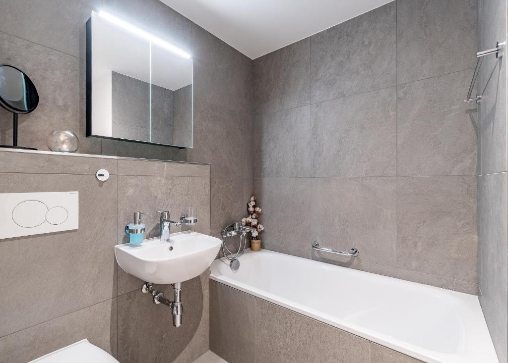 Zimmer mit Gemeinschaft Badezimmer und Küche - Resim 8